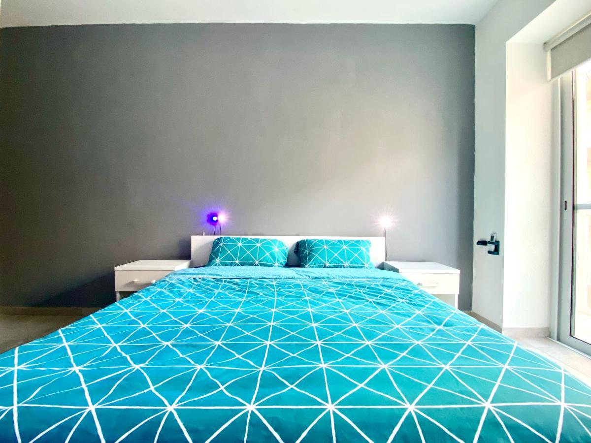 Central- Private En-Suite With Balcony In Shared Residence Pietà エクステリア 写真