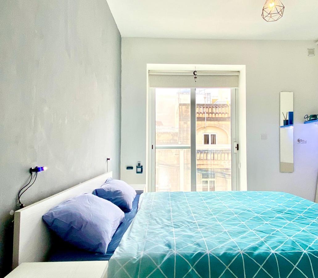 Central- Private En-Suite With Balcony In Shared Residence Pietà エクステリア 写真