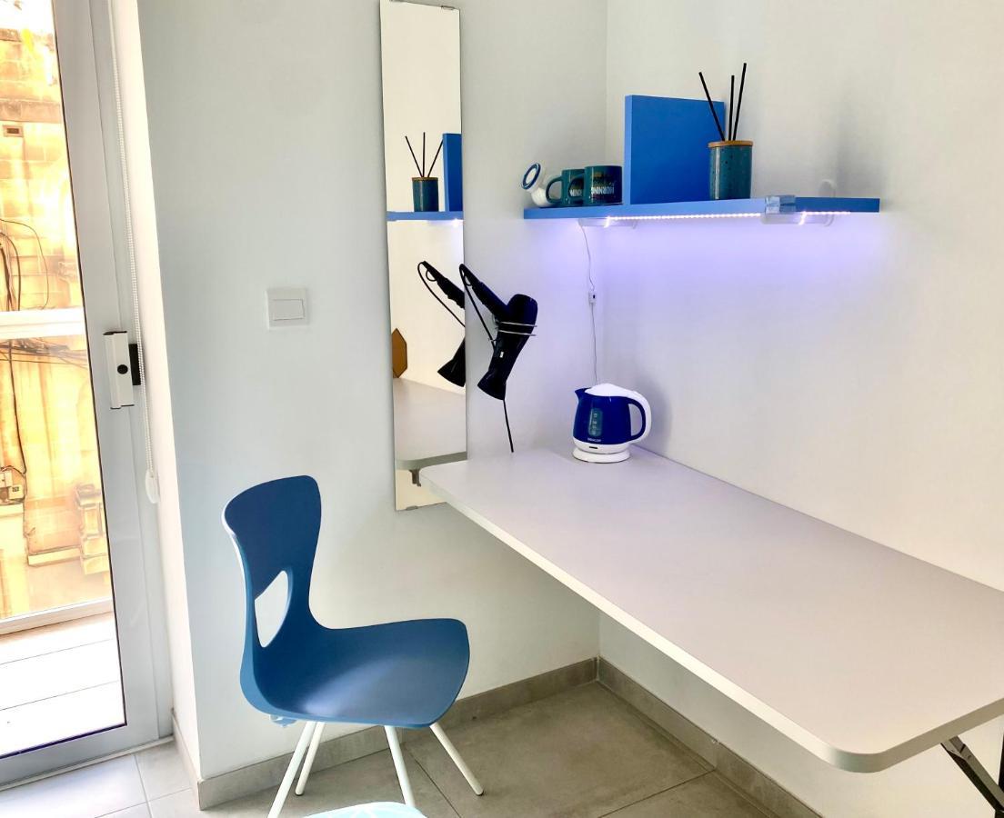 Central- Private En-Suite With Balcony In Shared Residence Pietà エクステリア 写真