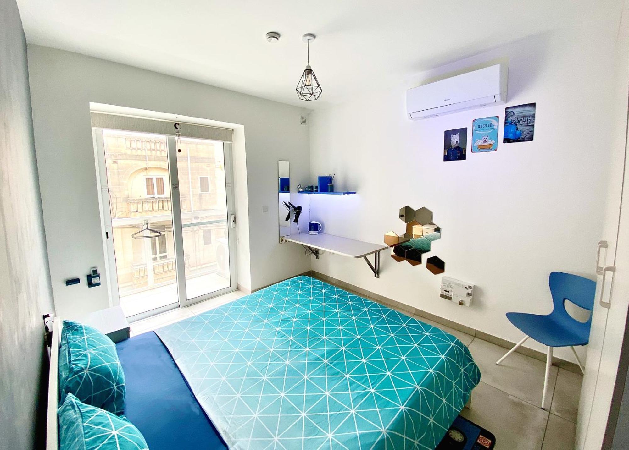 Central- Private En-Suite With Balcony In Shared Residence Pietà エクステリア 写真